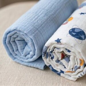 Imagine Set 3 scutece multifunctionale Kerstin Premium Cosmos baby blue 70x80 cm din muselina 100 bumbac, suprafata fina, moale si absorbanta