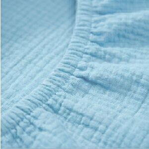 Imagine Cearceaf cu banda elastica pentru landoucarucior si cosulet copii Kerstin Premium Muslin Baby blue, realizat din muselina bumbac 100, dimensiune 80 x 38 cm