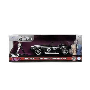 Imagine Set masina metalica si figurina, Shelby Cobra 427 & Two Face (Alb/Negru)
