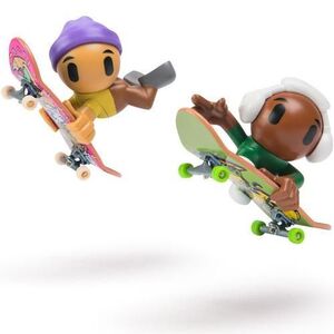 Imagine Set 2 Tech Dech Sk8 Crew - Placa si figurina 9.6 cm, Casca mov si casti albe