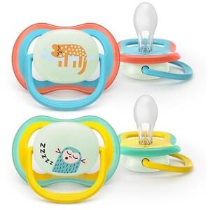 Imagine Set 2 suzete Philips Avent Ultra Air SCF349/32 care lasa pielea bebelusului sa respire, tetina extra-ferma, ortodontice, fara BPA, 18 luni+, pentru noapte, cu buton fosforescent (Galben/Albastru)