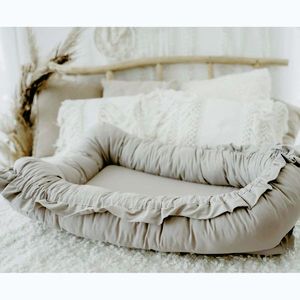 Imagine Baby Nest din bumbac organic cu volanase Twindeco Grej